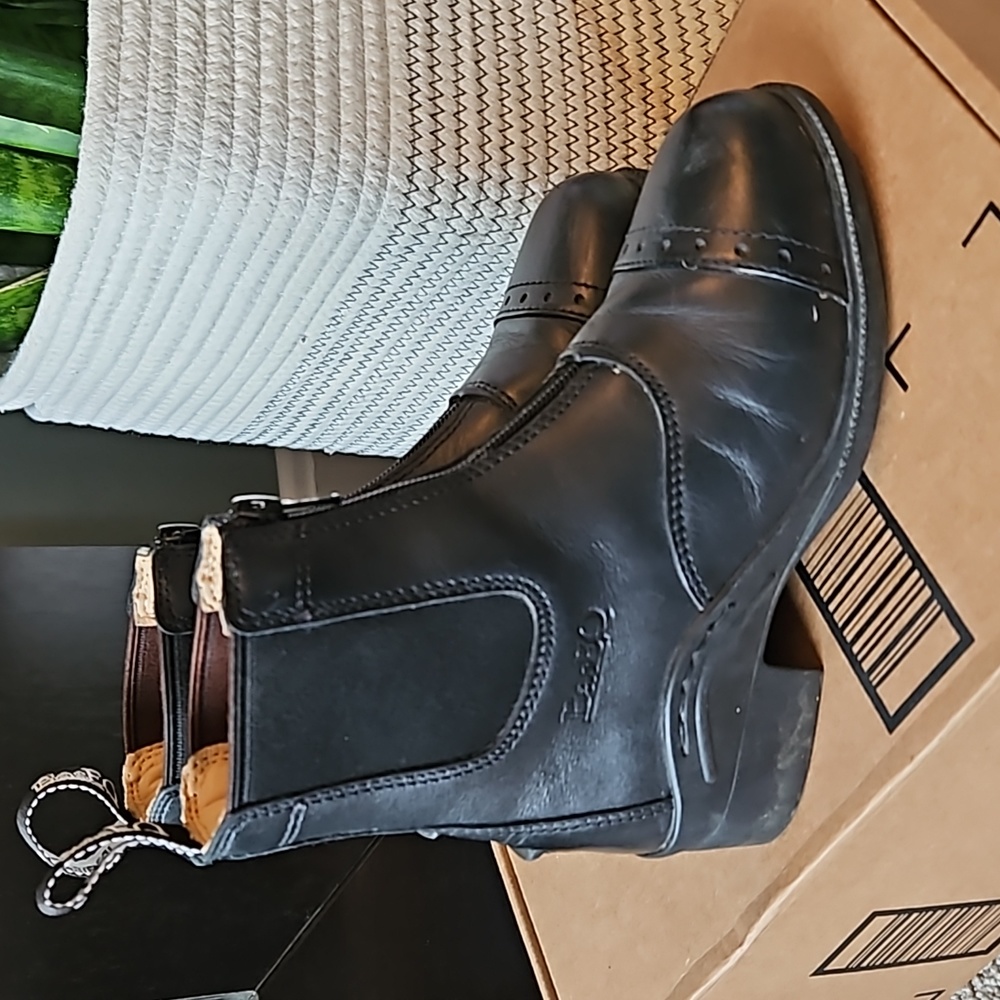 BasEQ Nora Leather Zip Up Paddock/Riding Boots